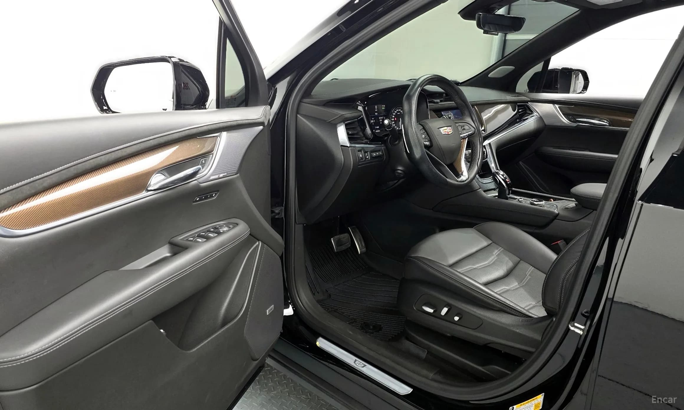 XT6
