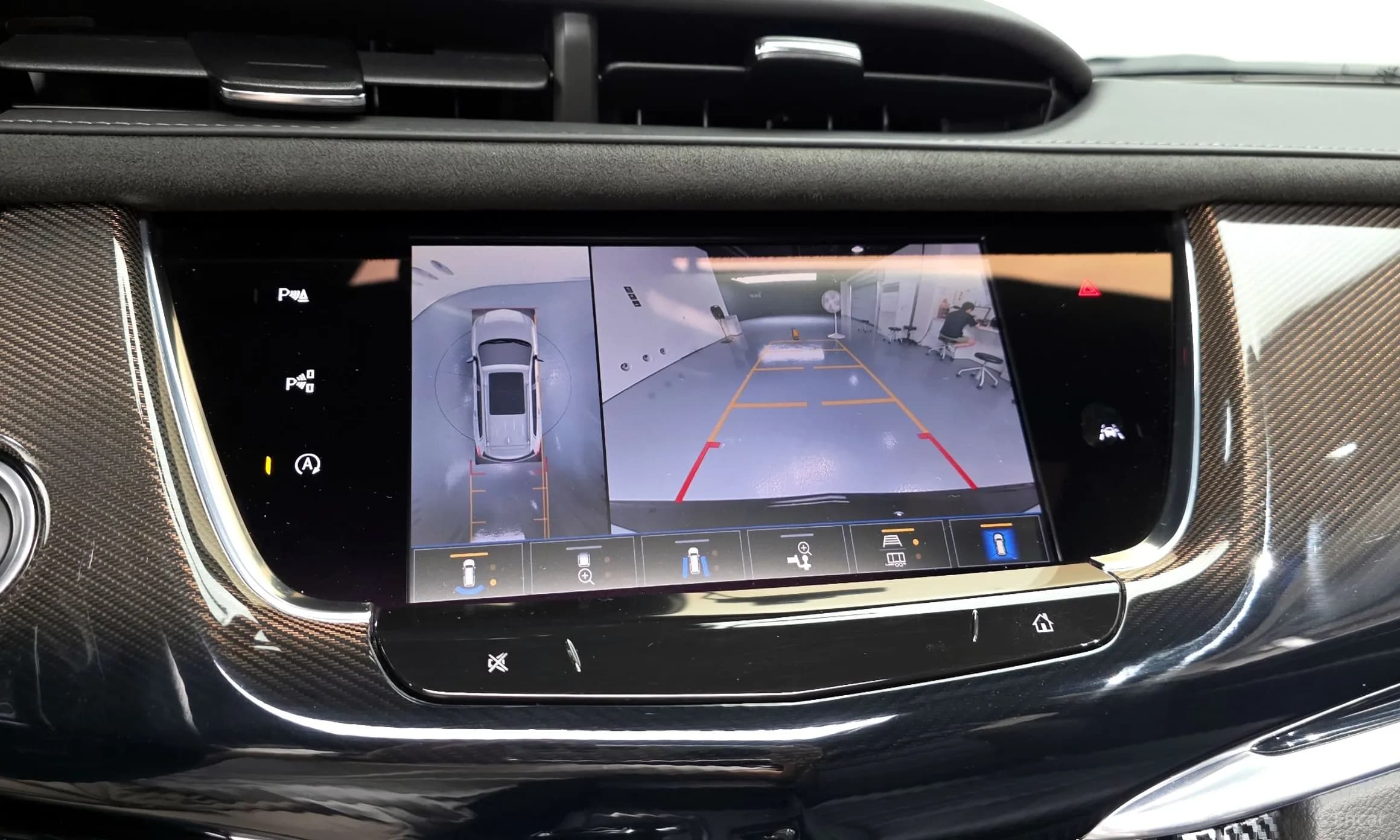 XT6