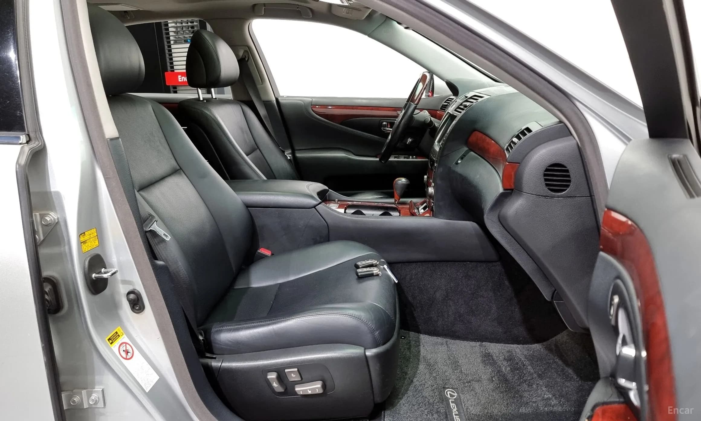 LS460L