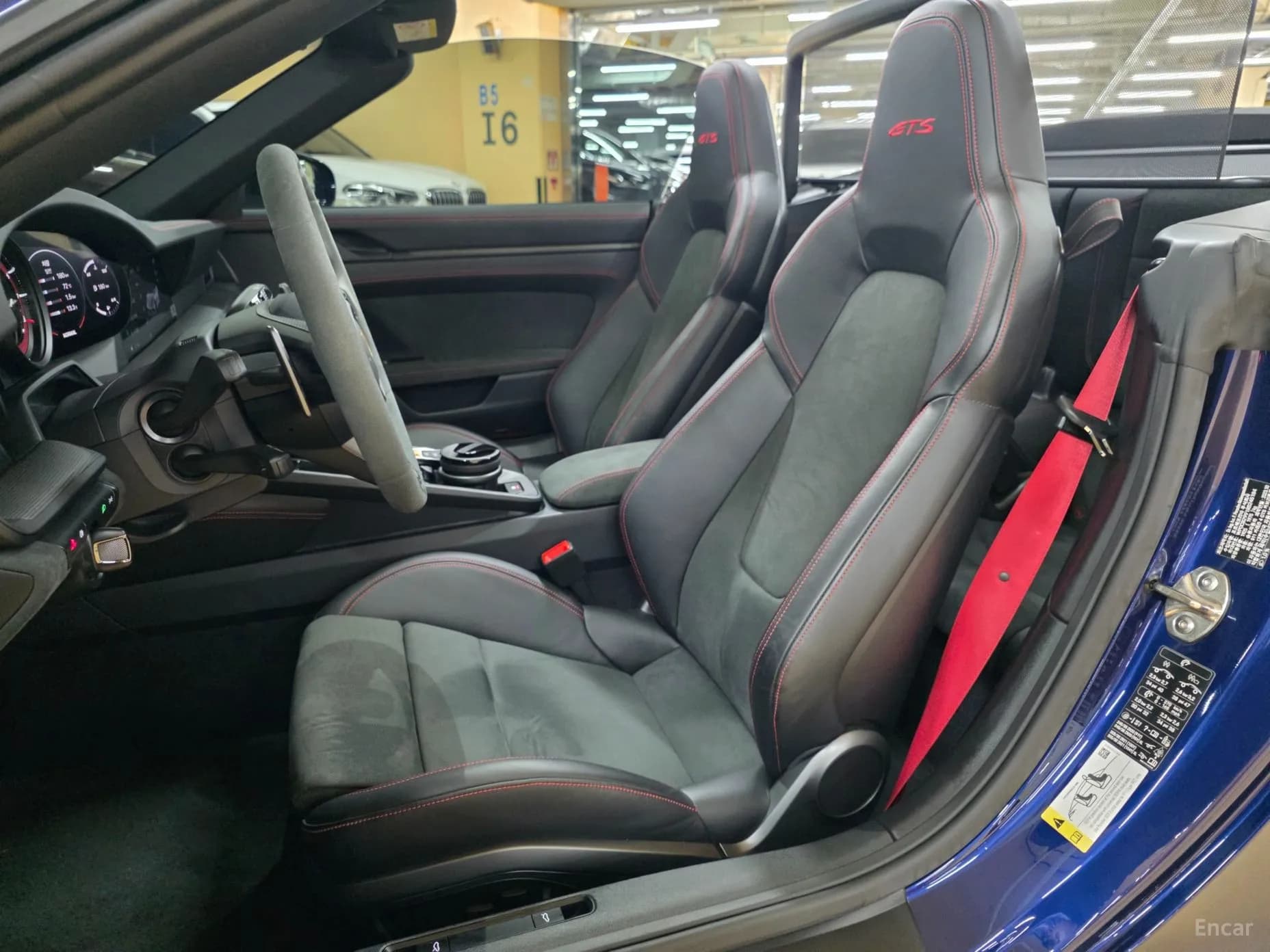 911 (992)