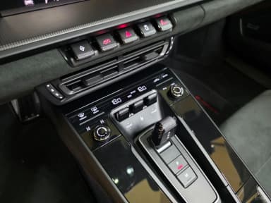 911 (992)