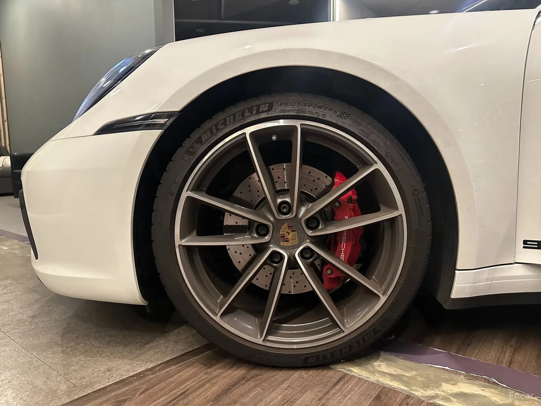 911 (992)