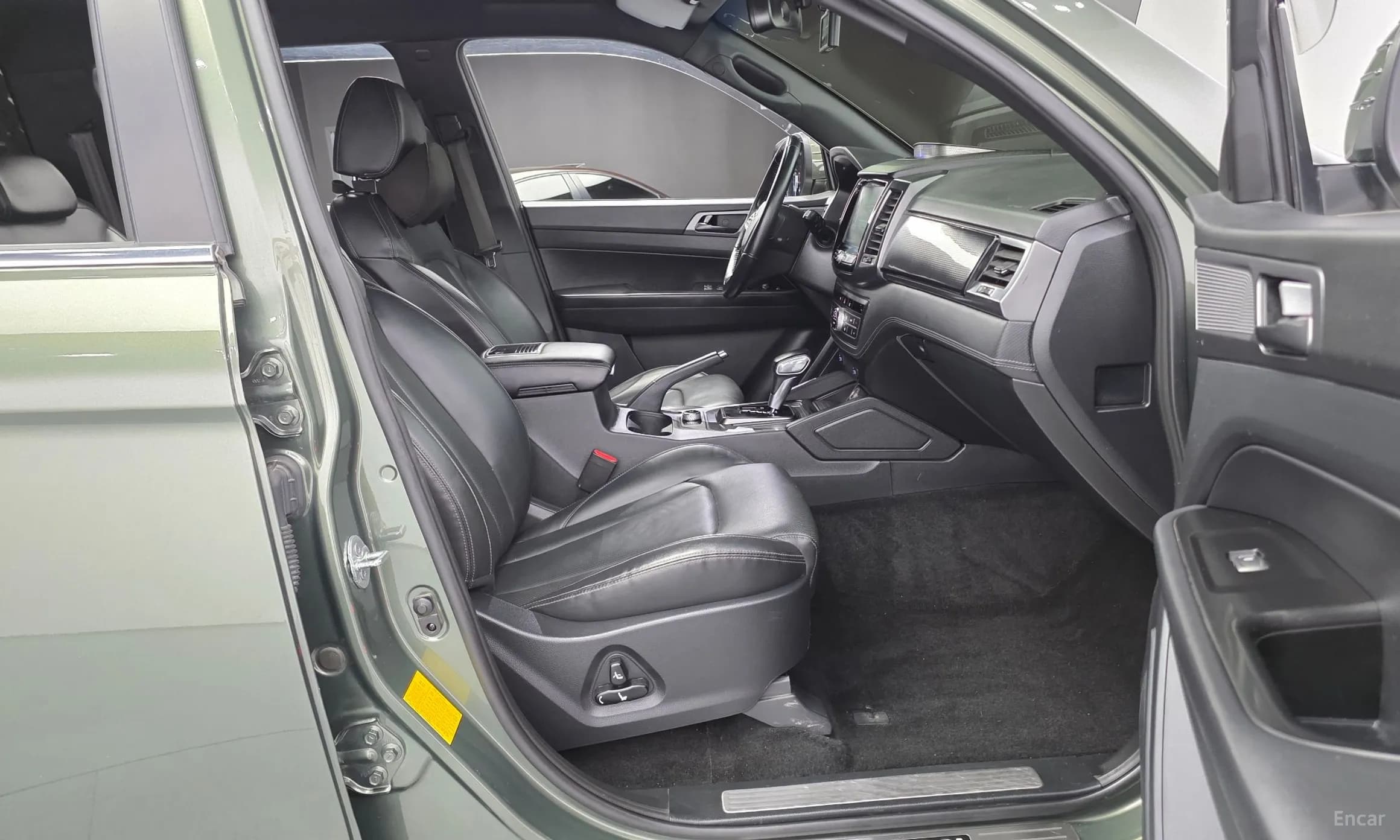 Rexton Sports Khan