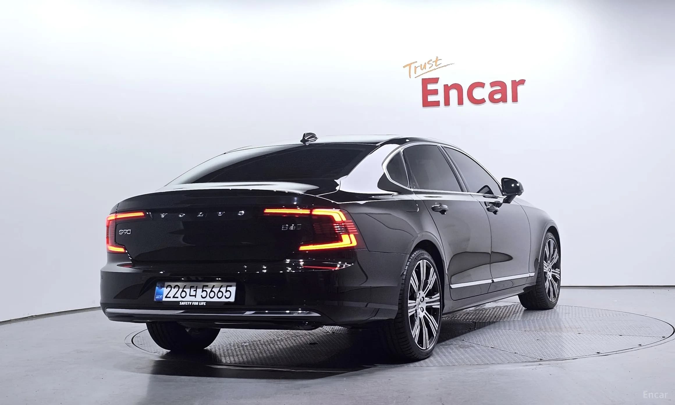 S90