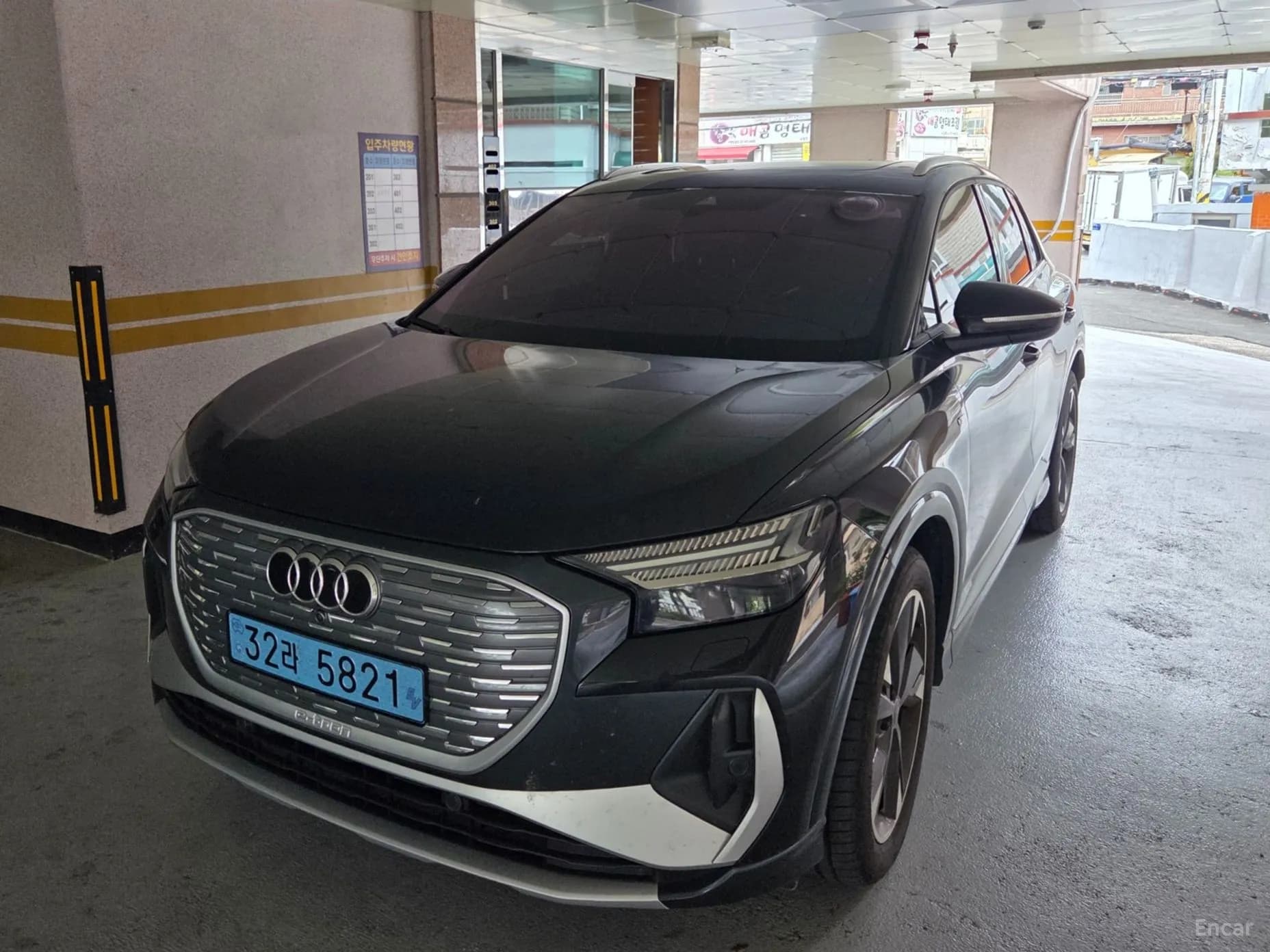 Q4 e-tron (F4)