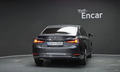 ES300h 7th Generation