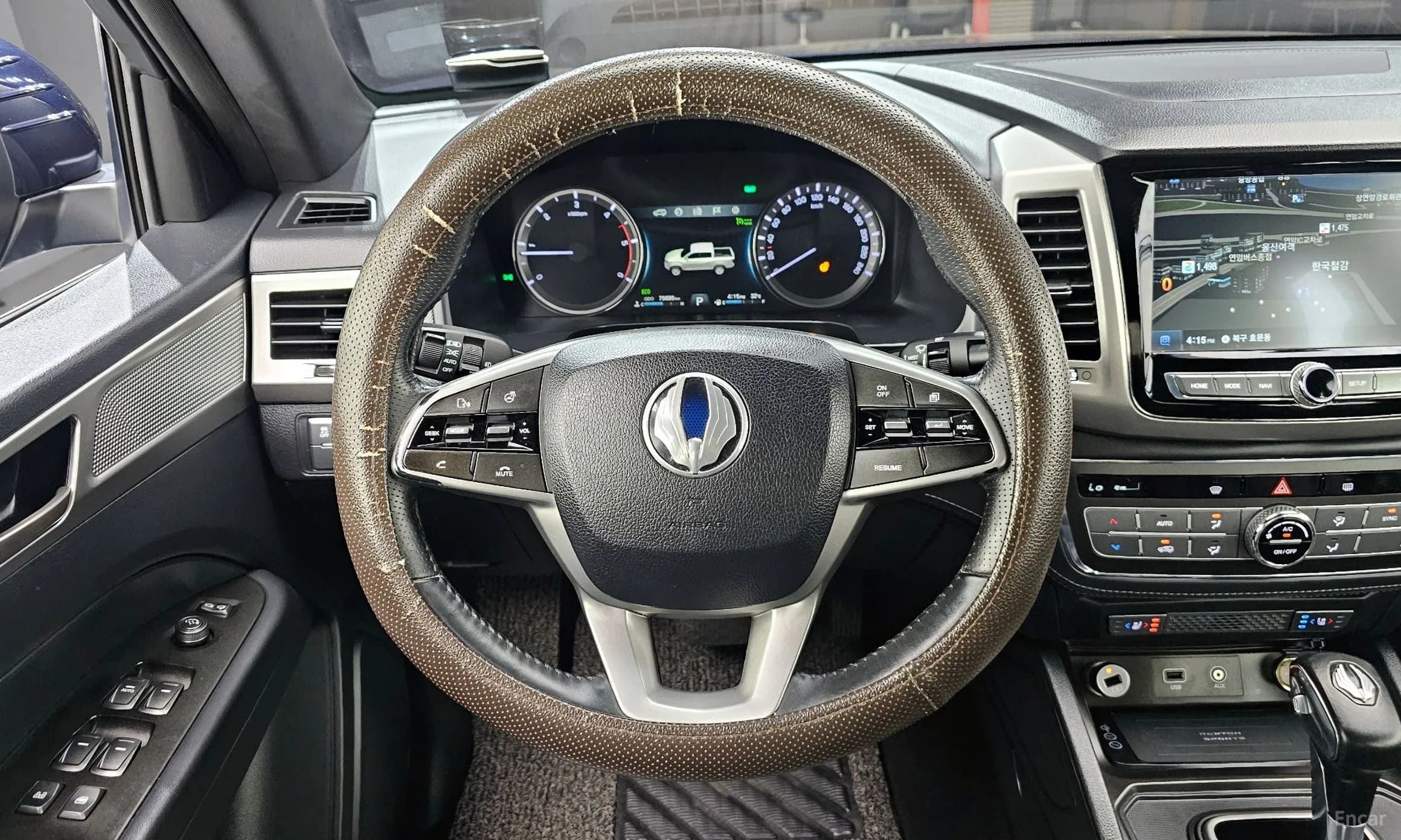 Rexton Sports Khan