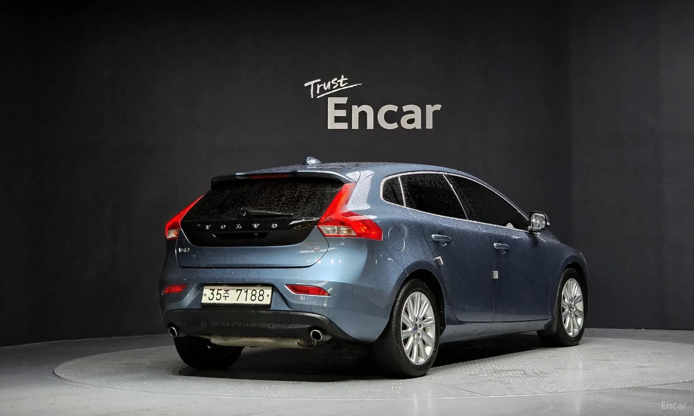 V40