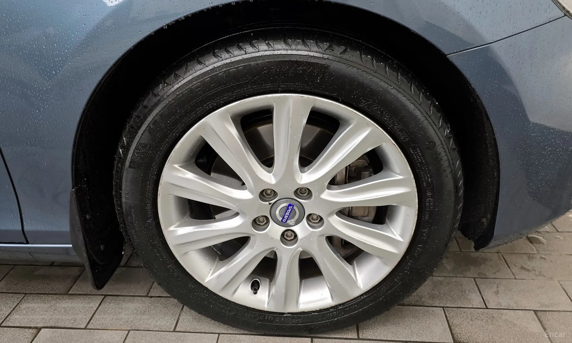 V40