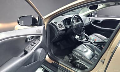 V40 Cross Country