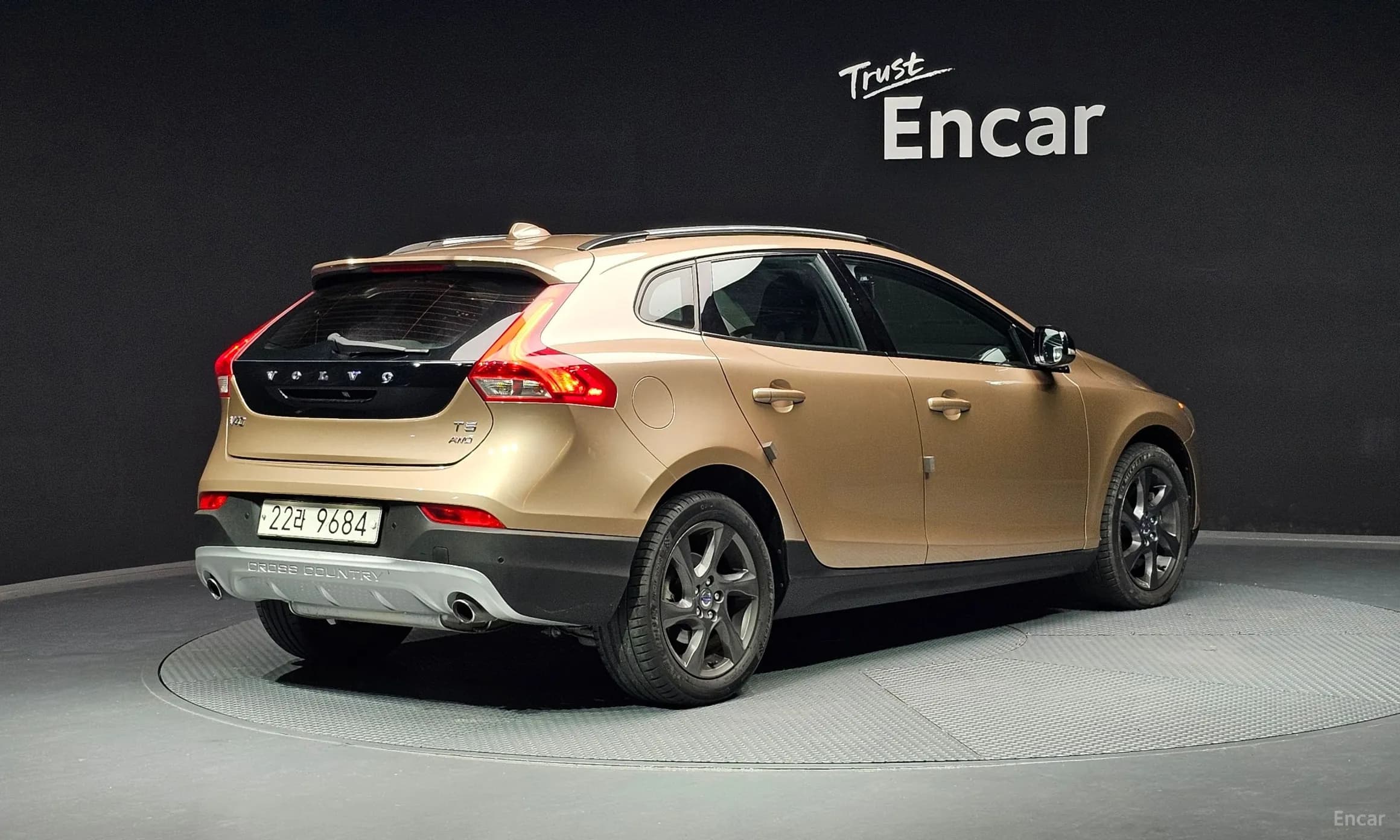 V40 Cross Country