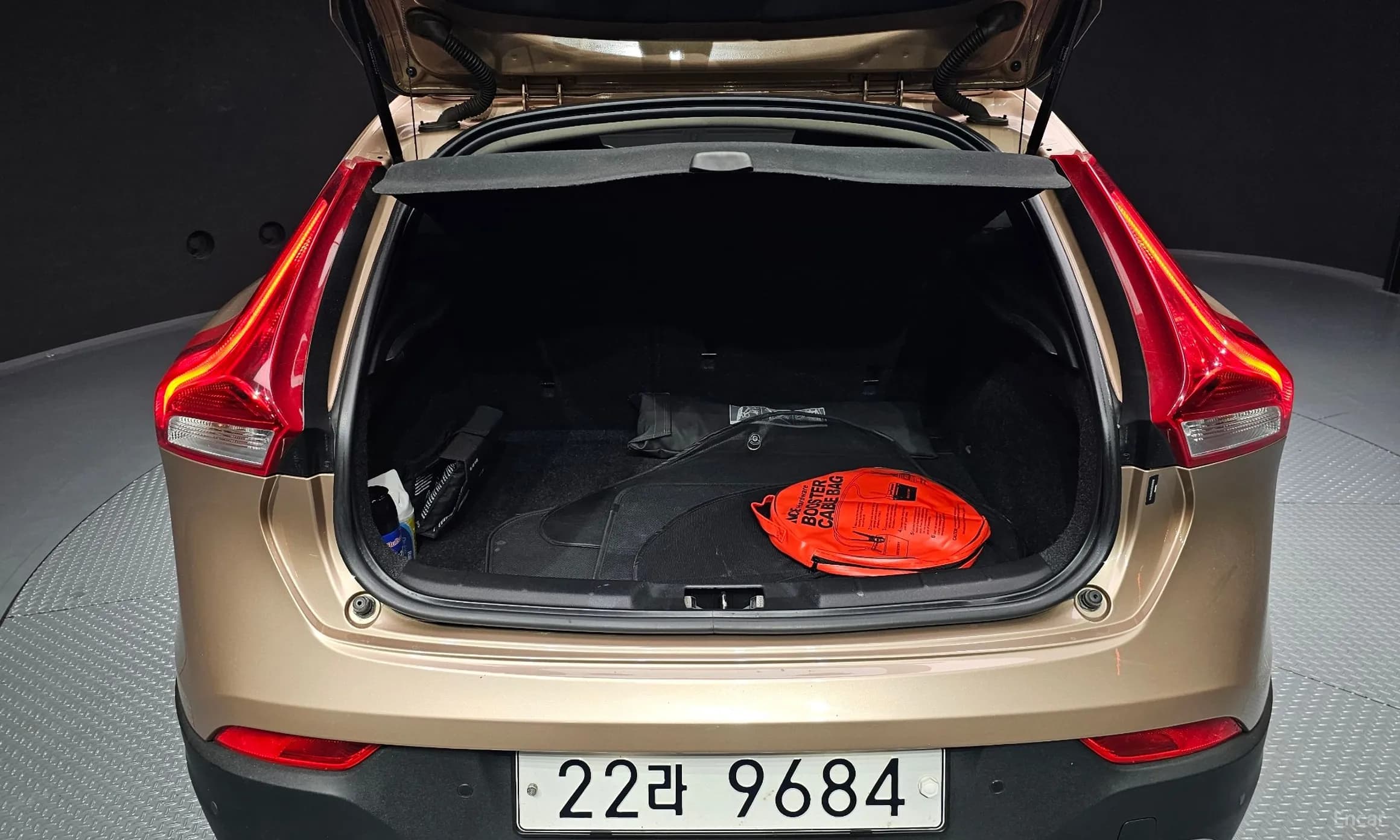 V40 Cross Country