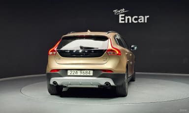 V40 Cross Country