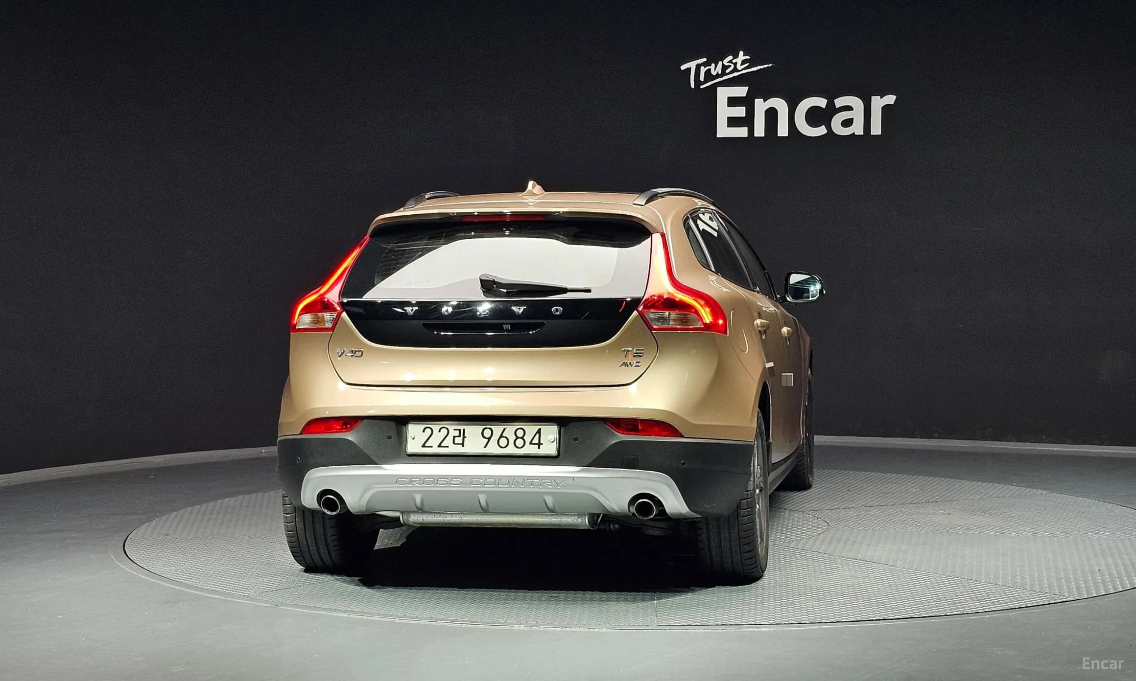 V40 Cross Country