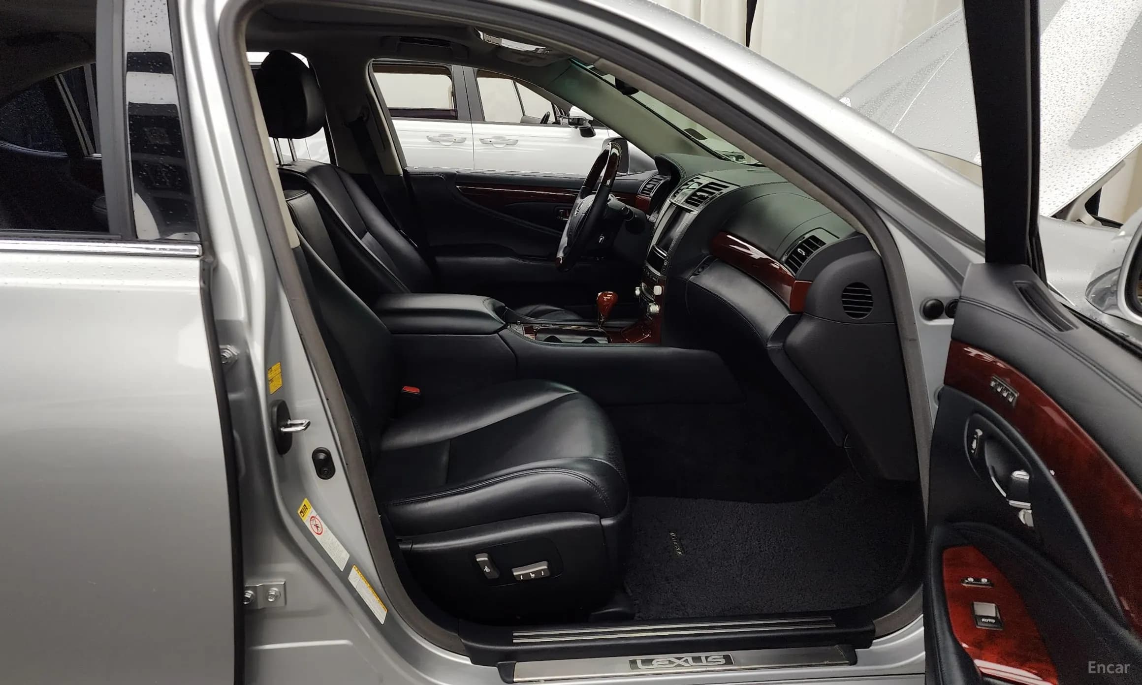 LS600hL