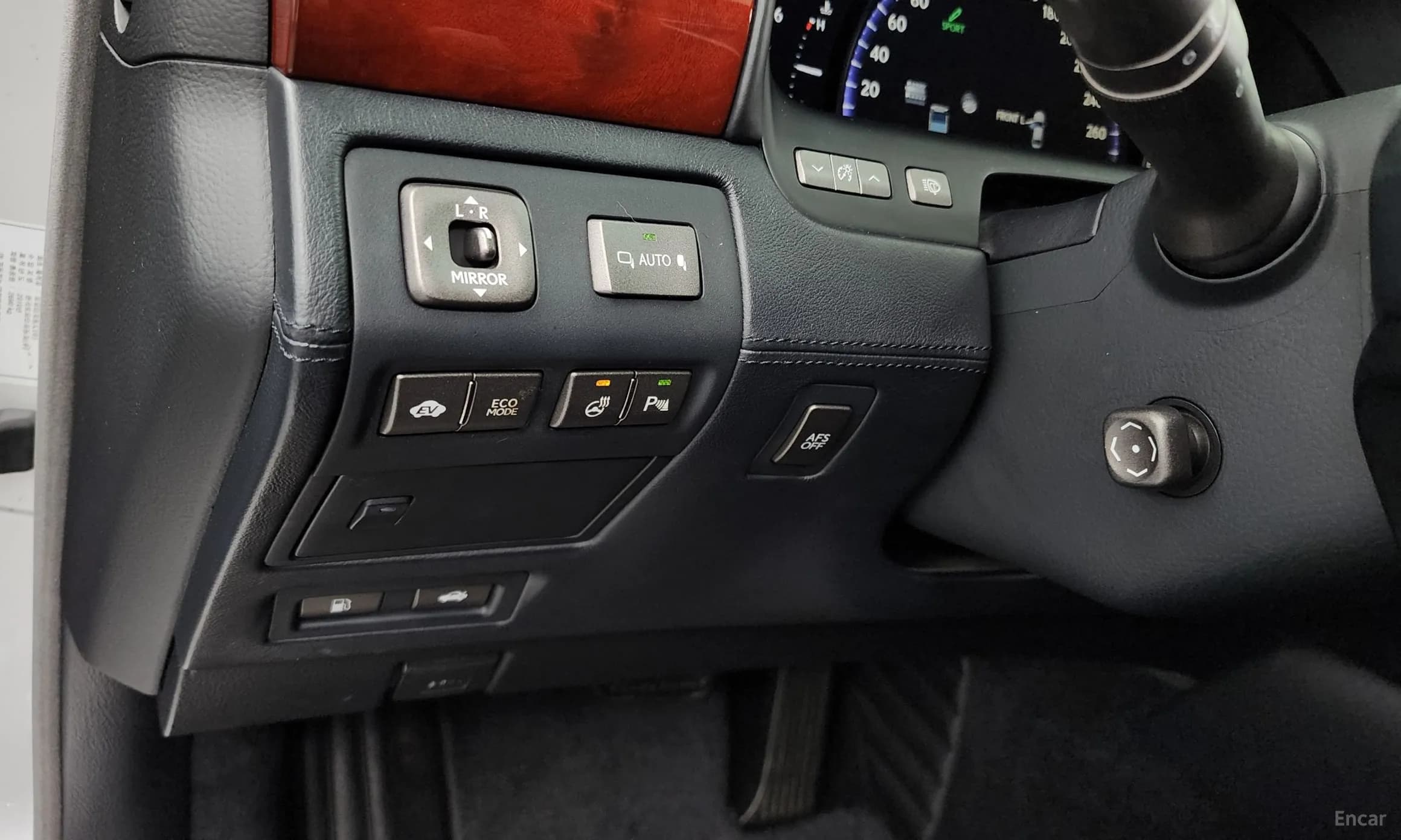 LS600hL