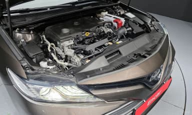 Camry (XV70)