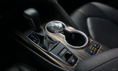Camry (XV70)