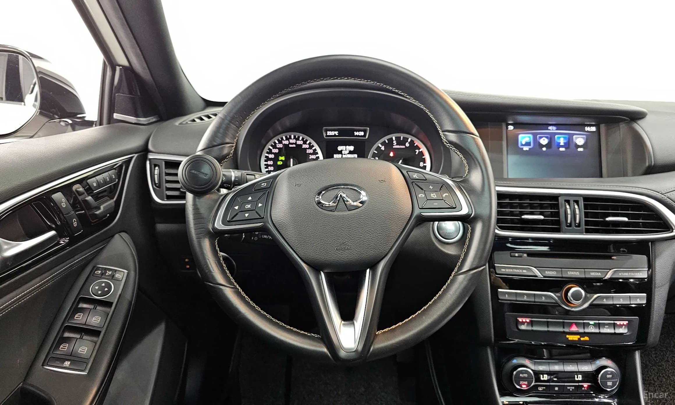 QX30