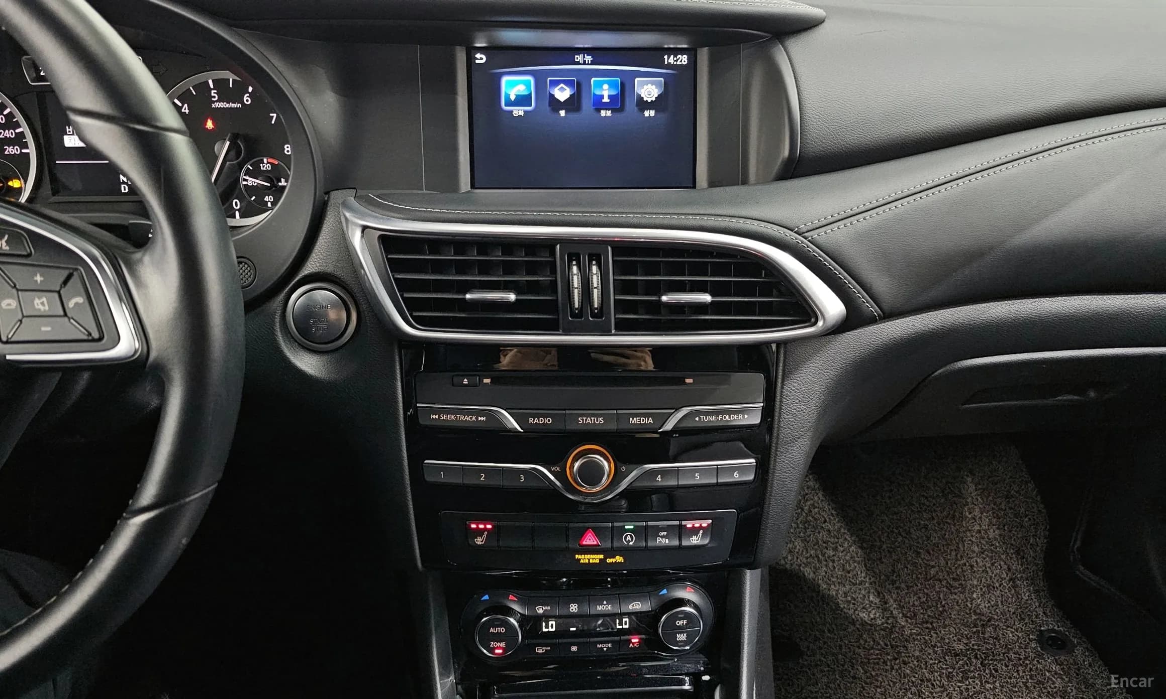 QX30