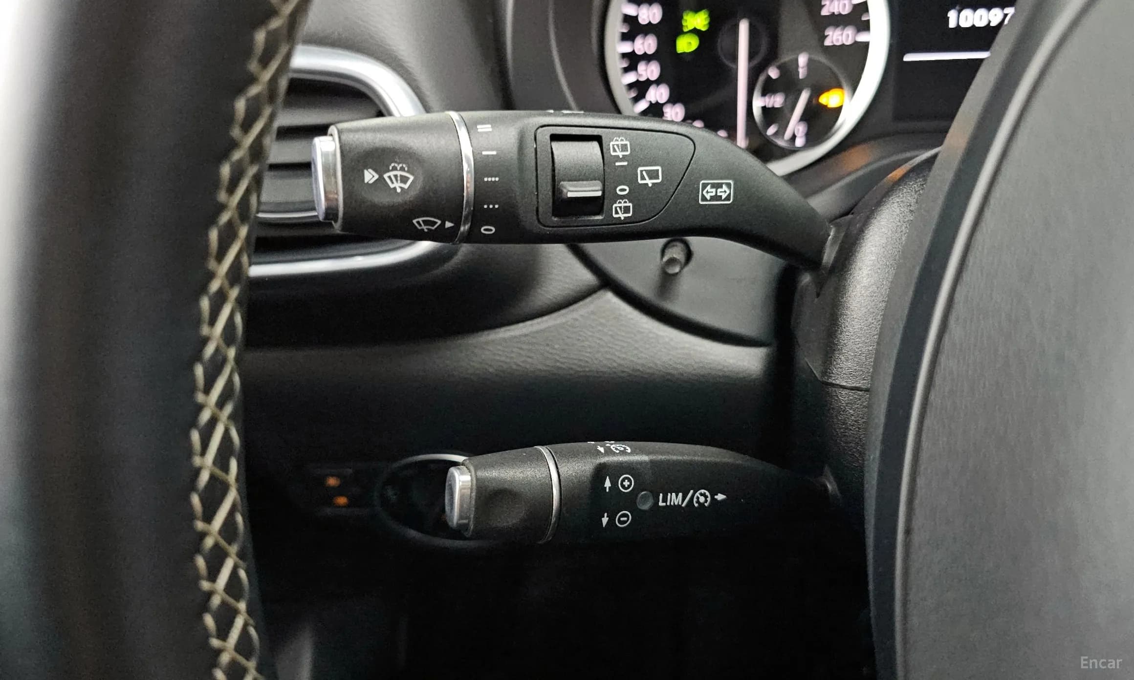 QX30