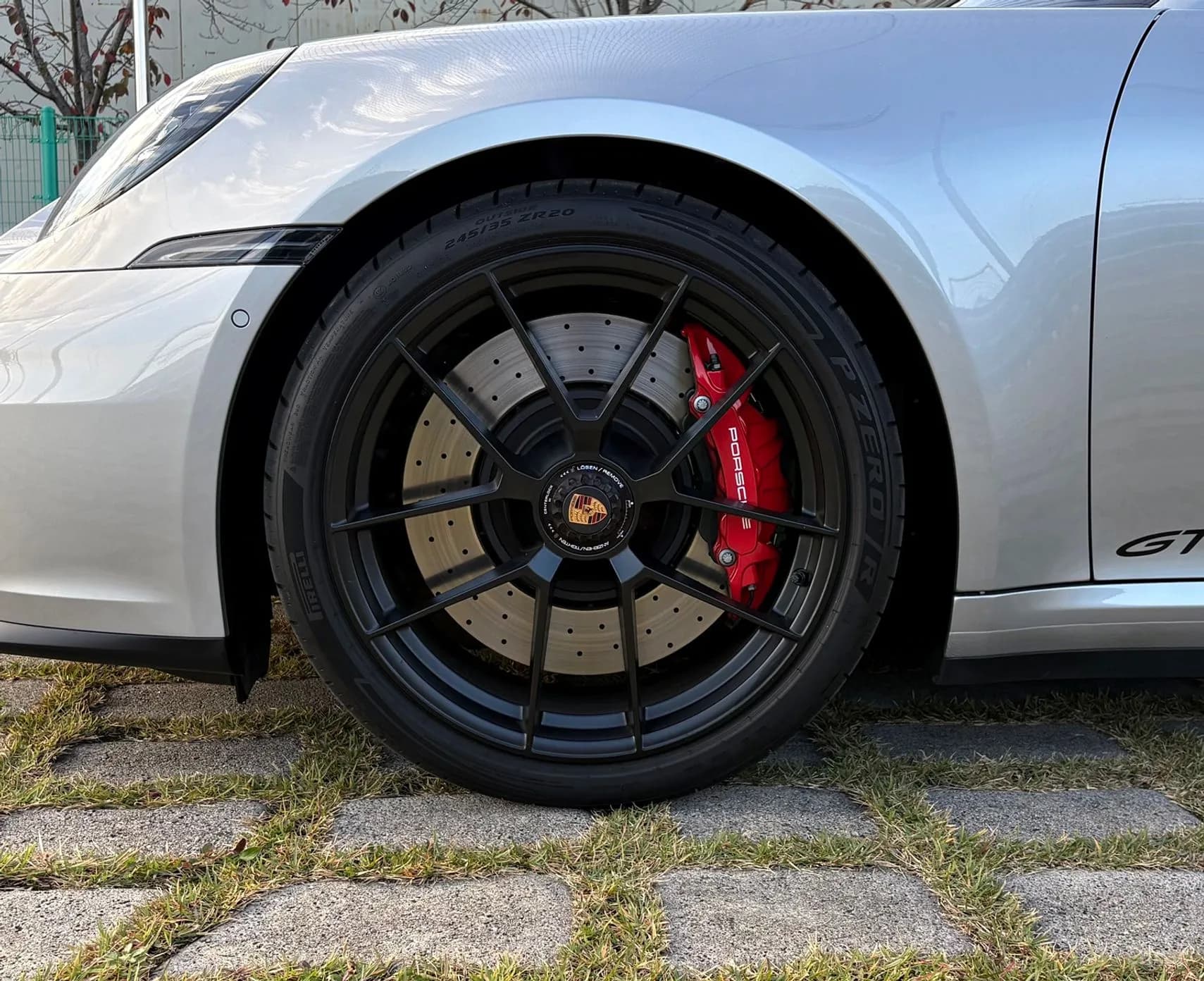 911 (992)