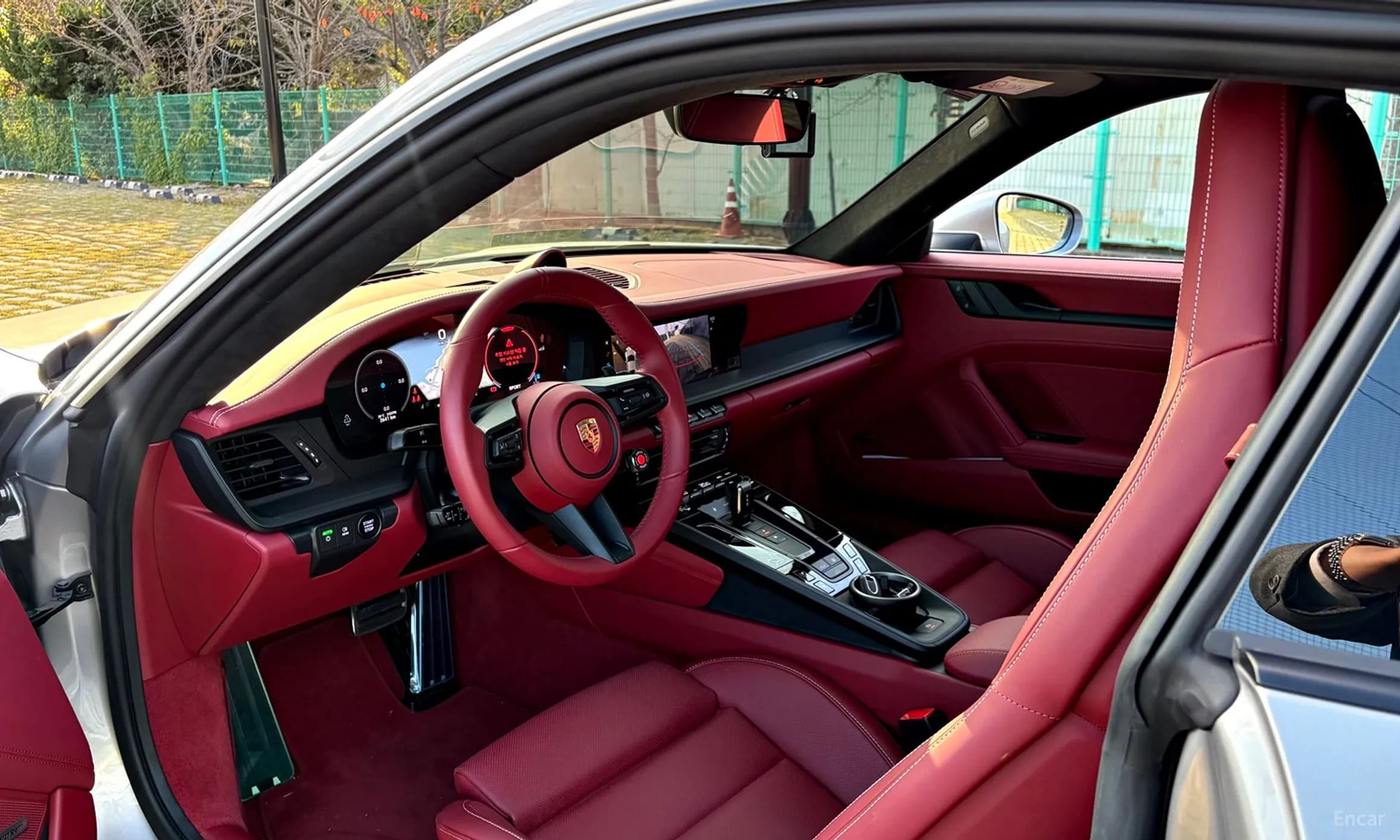 911 (992)
