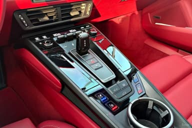911 (992)