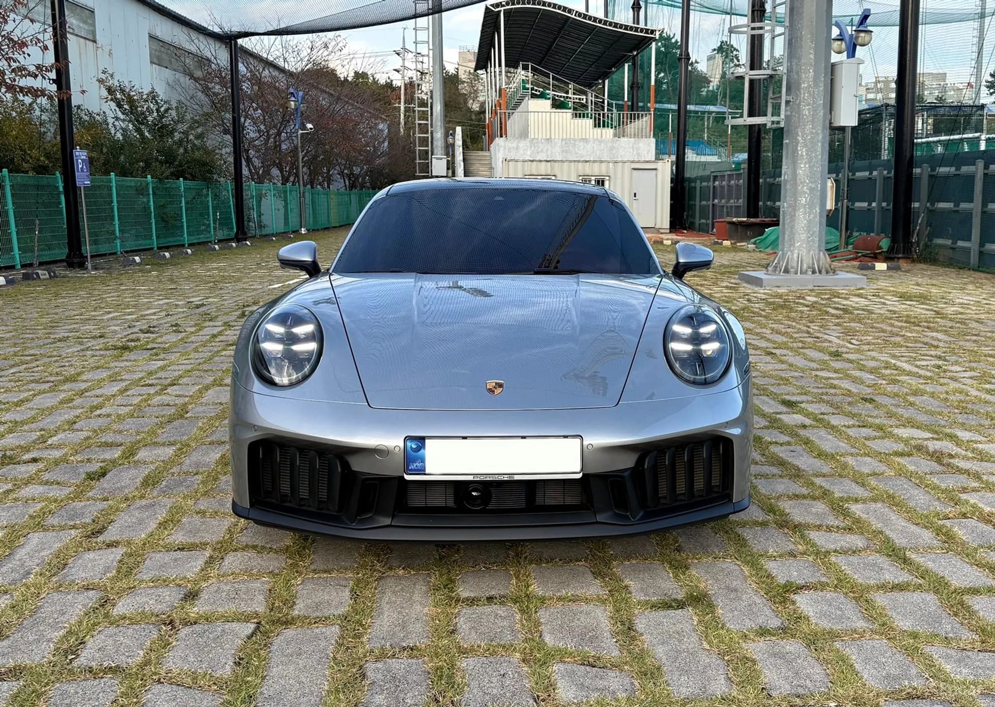911 (992)