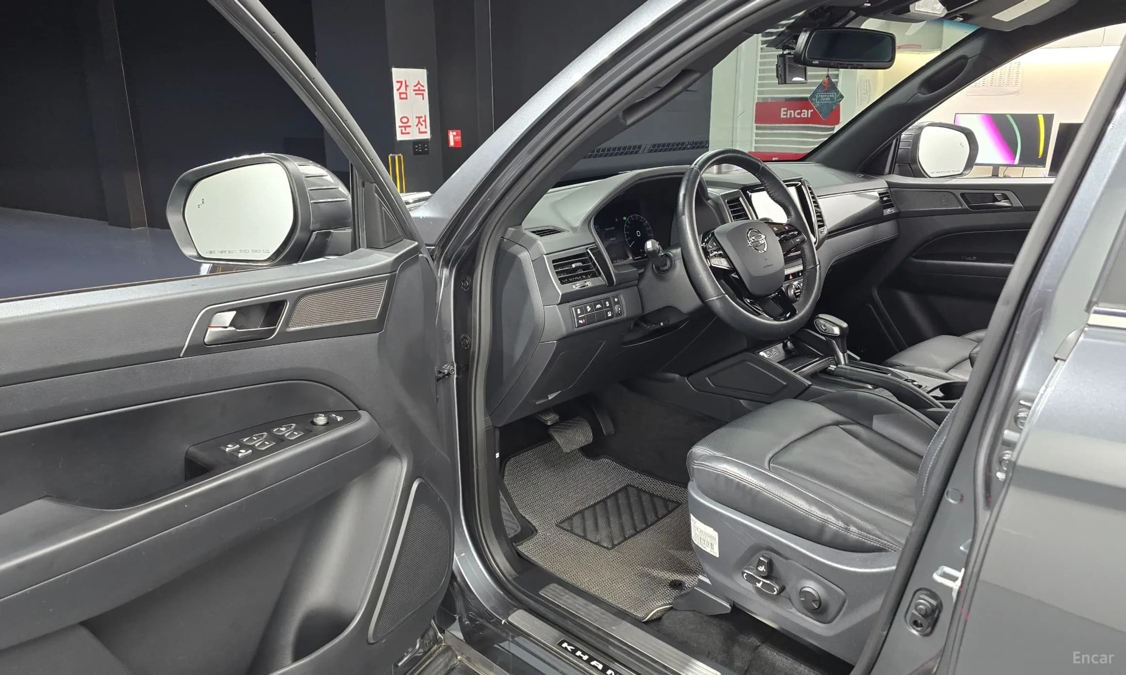 Rexton Sports Khan