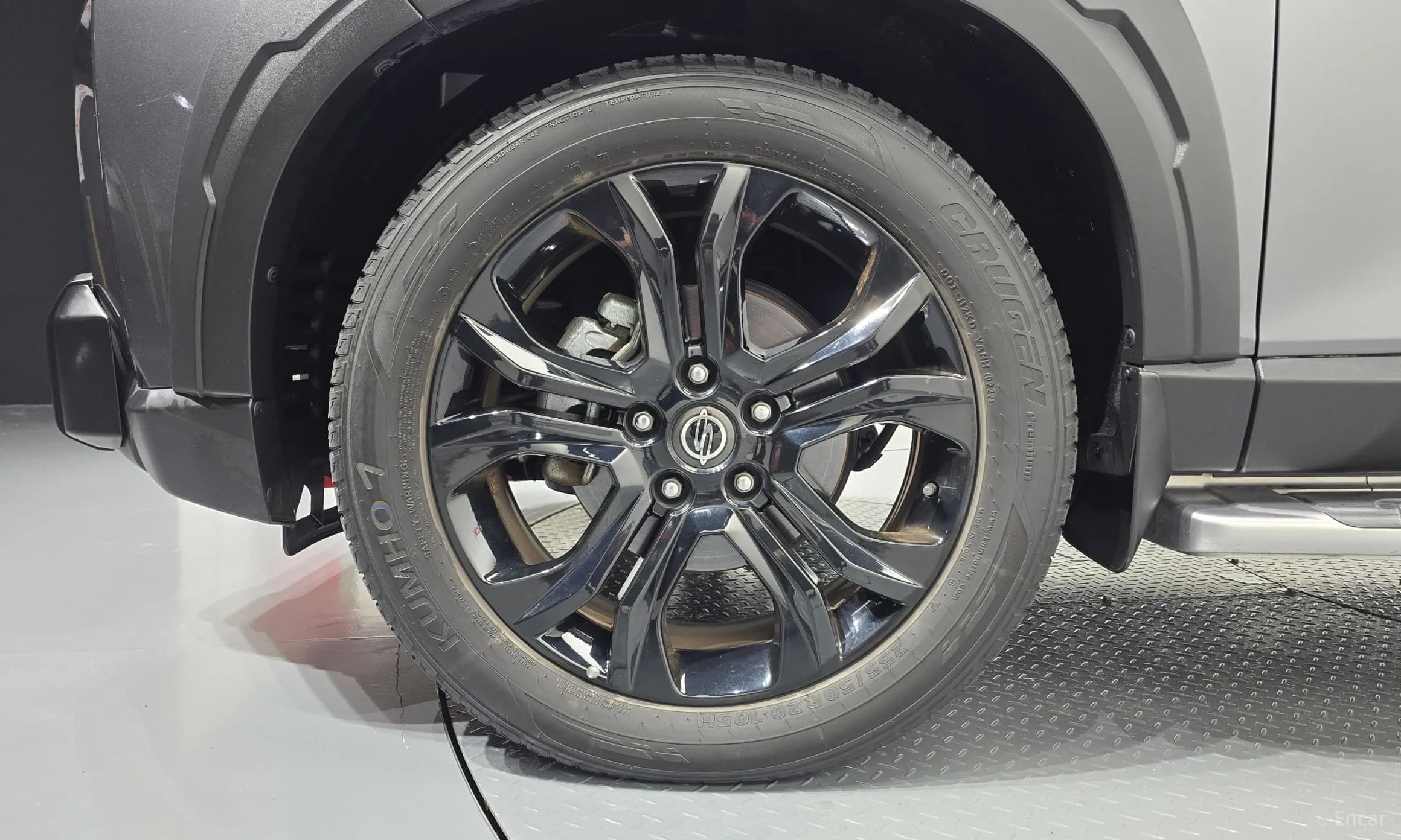 Rexton Sports Khan