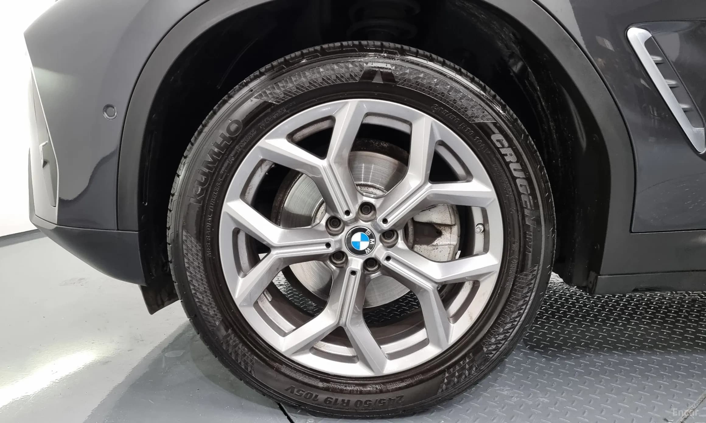 X4 (G02)