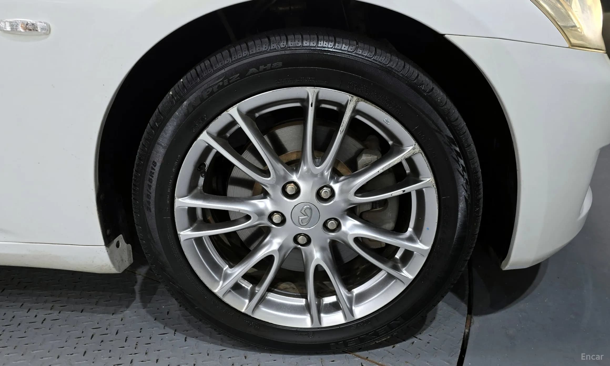 G37