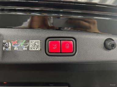 E-Class W214