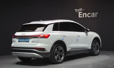 Q4 e-tron (F4)
