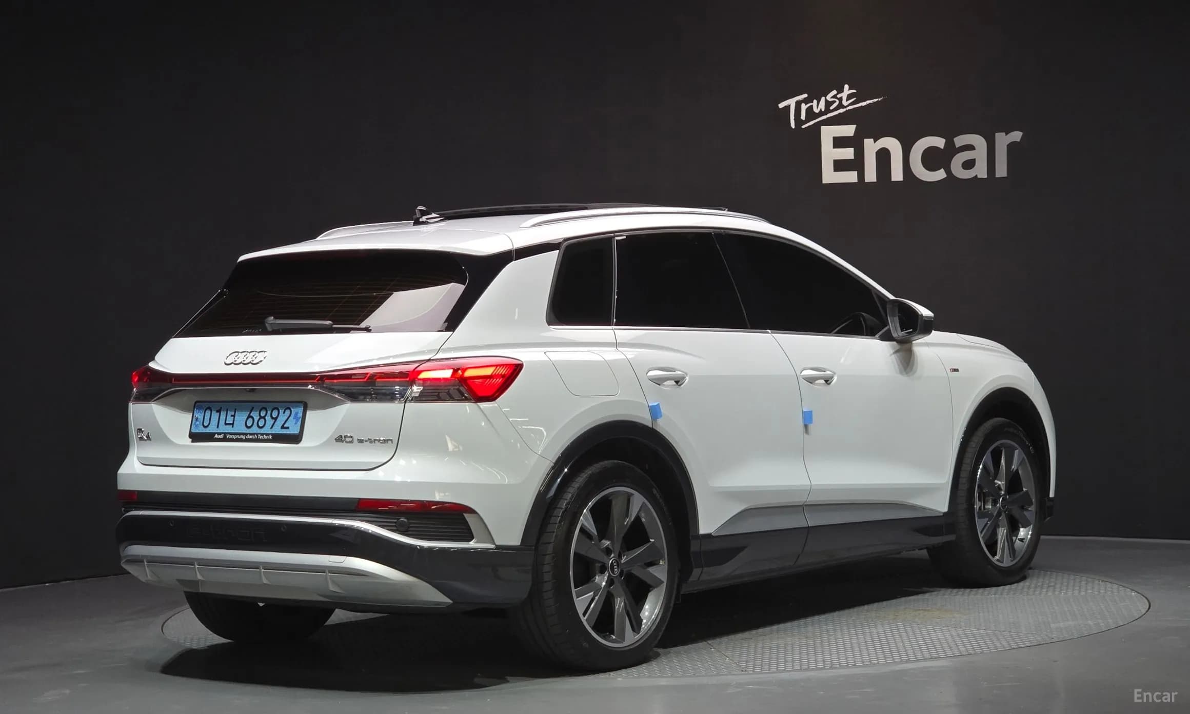 Q4 e-tron (F4)