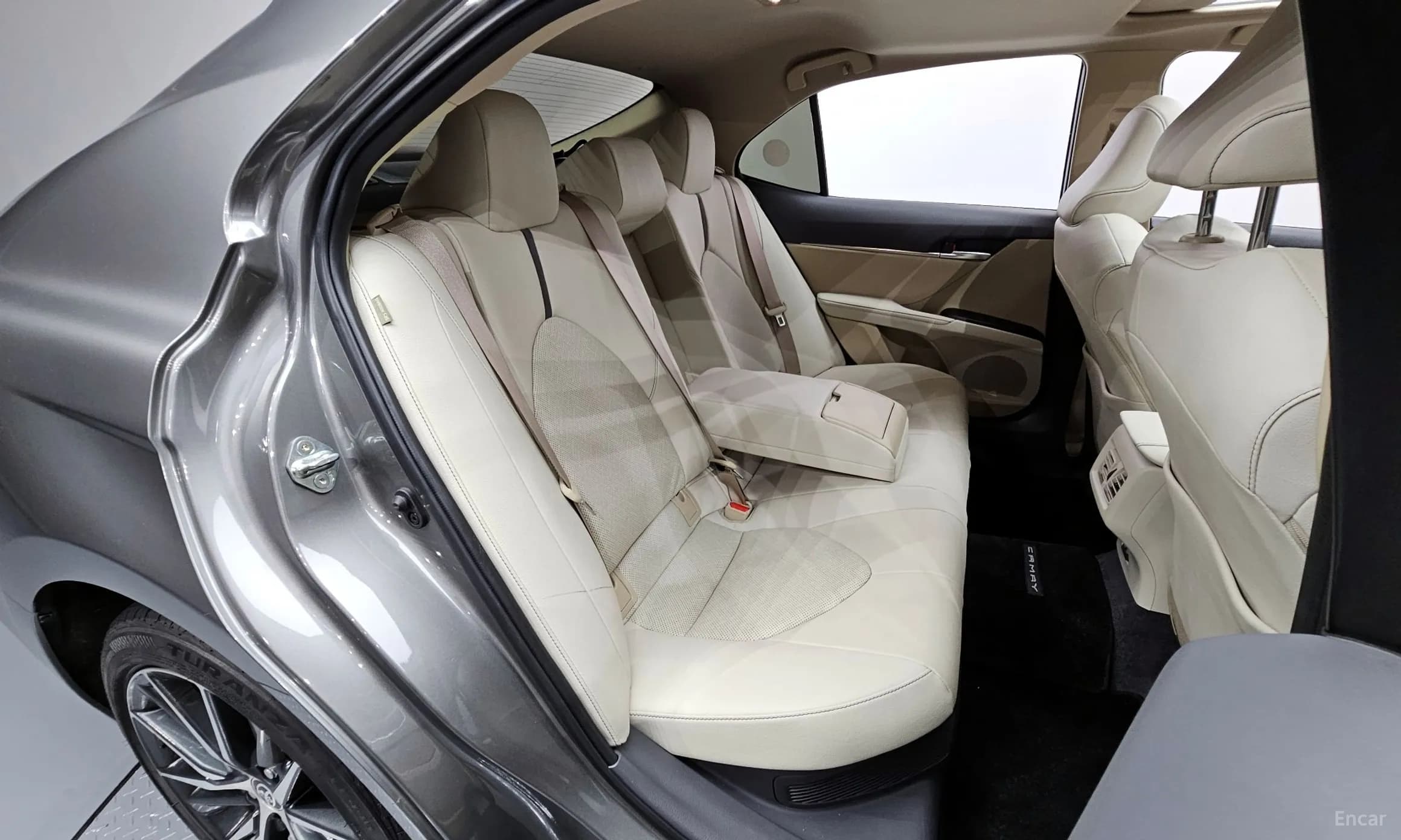 Camry (XV70)