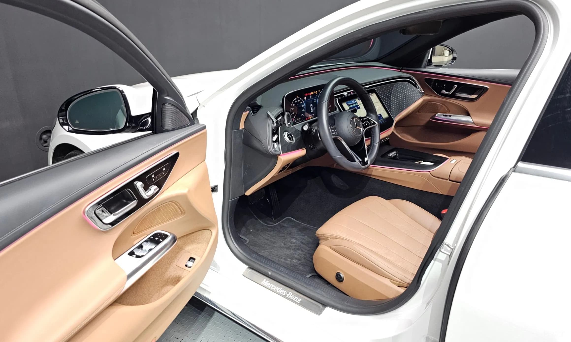 E-Class W214
