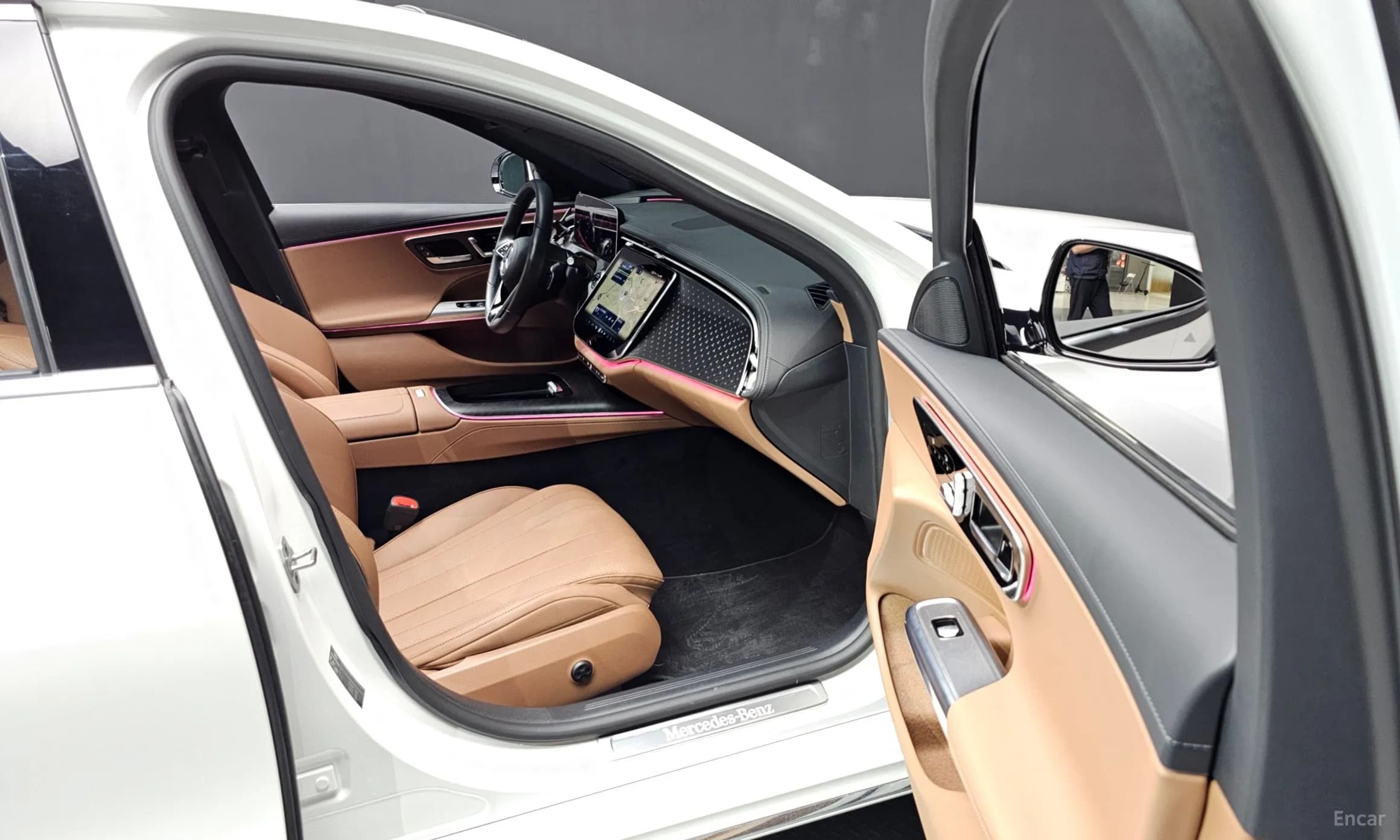 E-Class W214