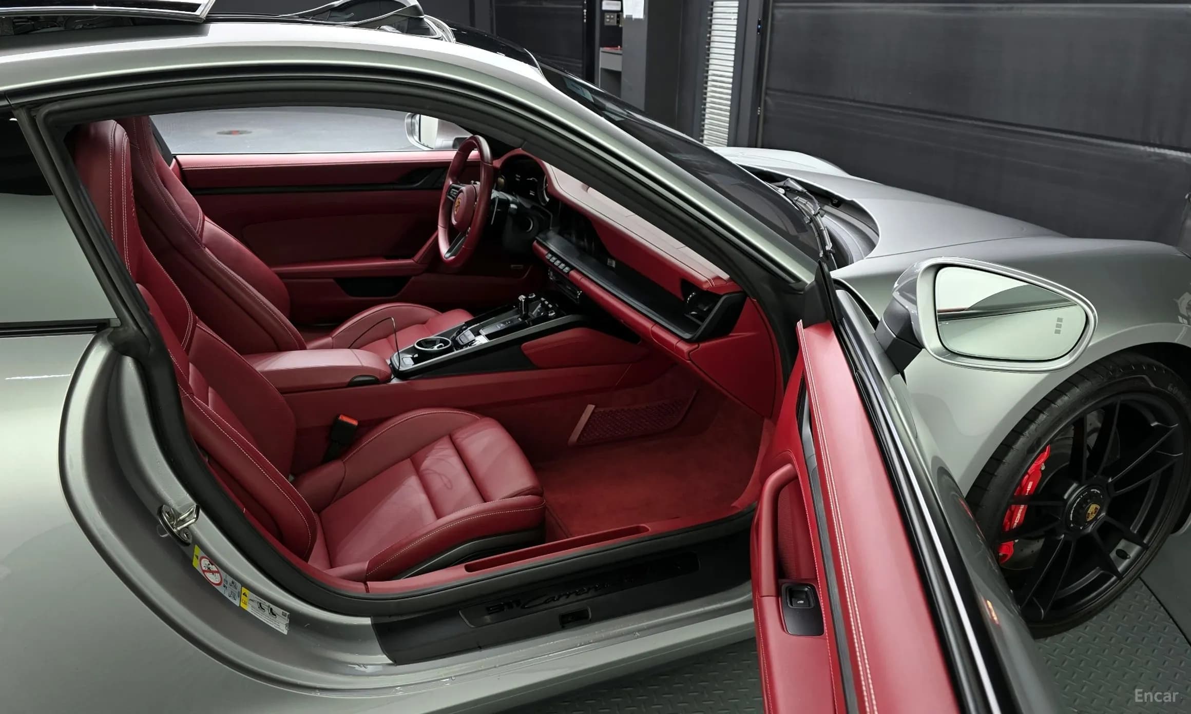911 (992)