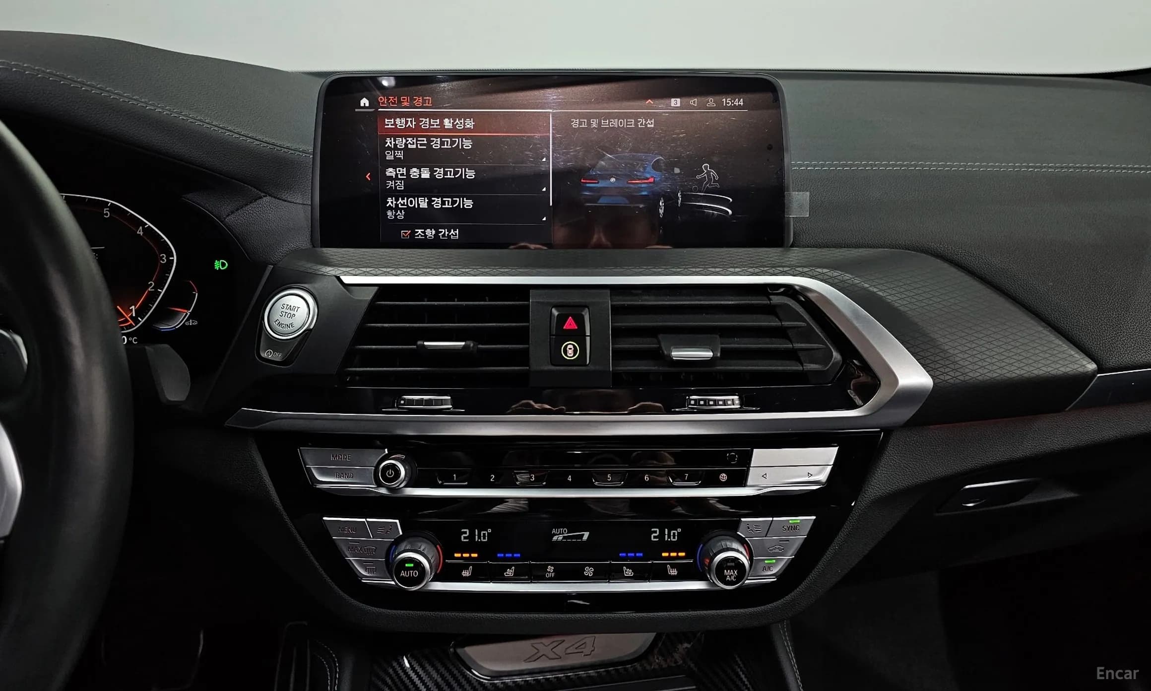 X4 (G02)