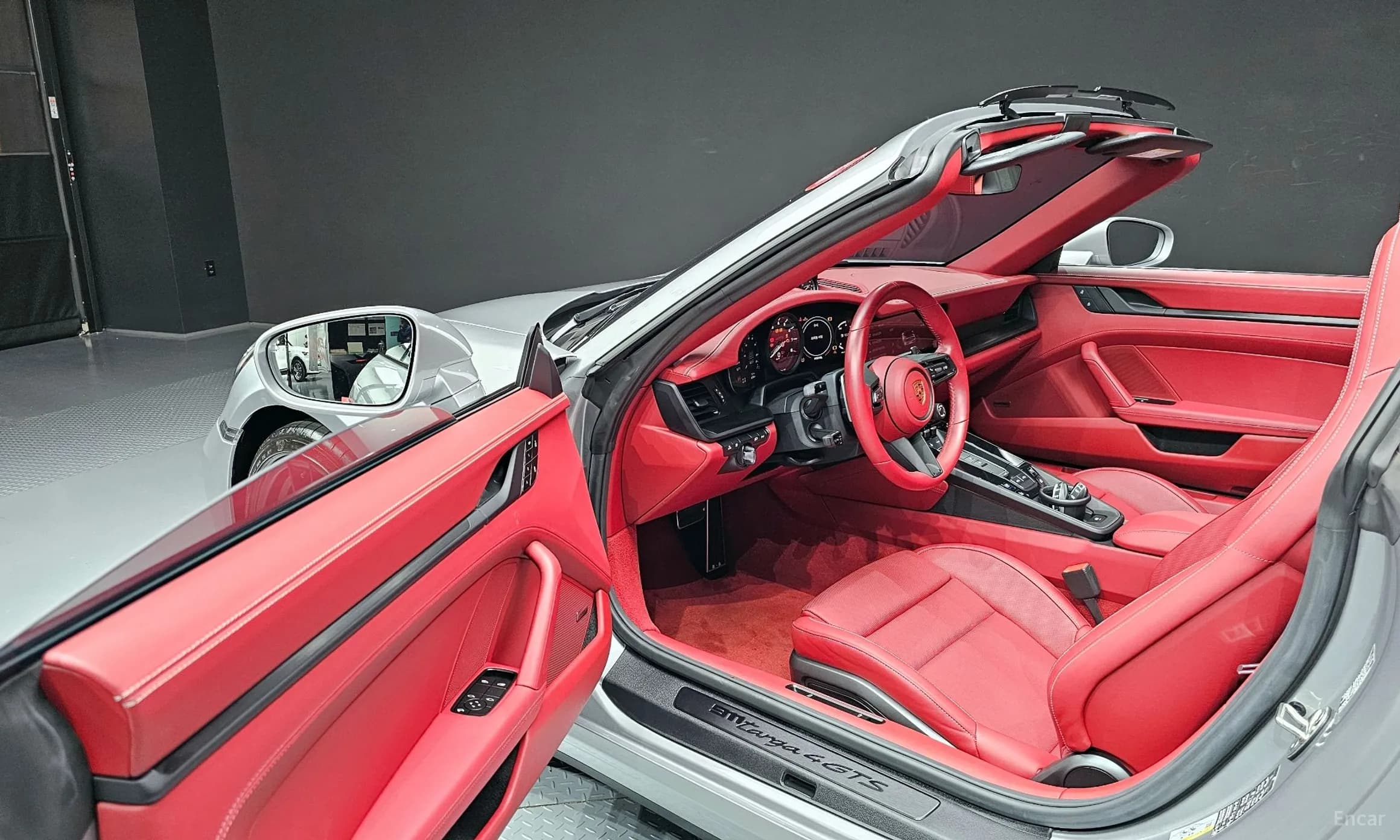 911 (992)