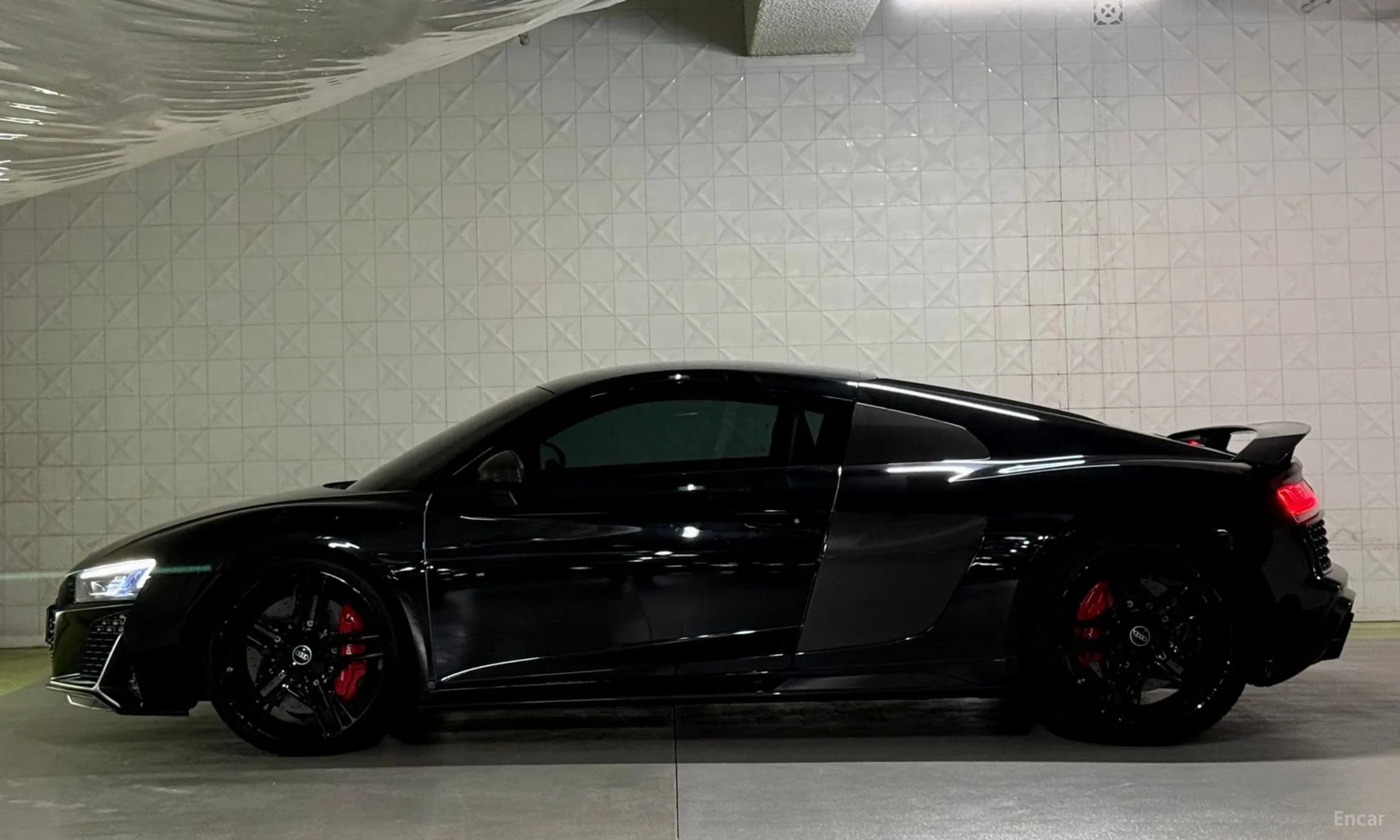 R8 (4S)