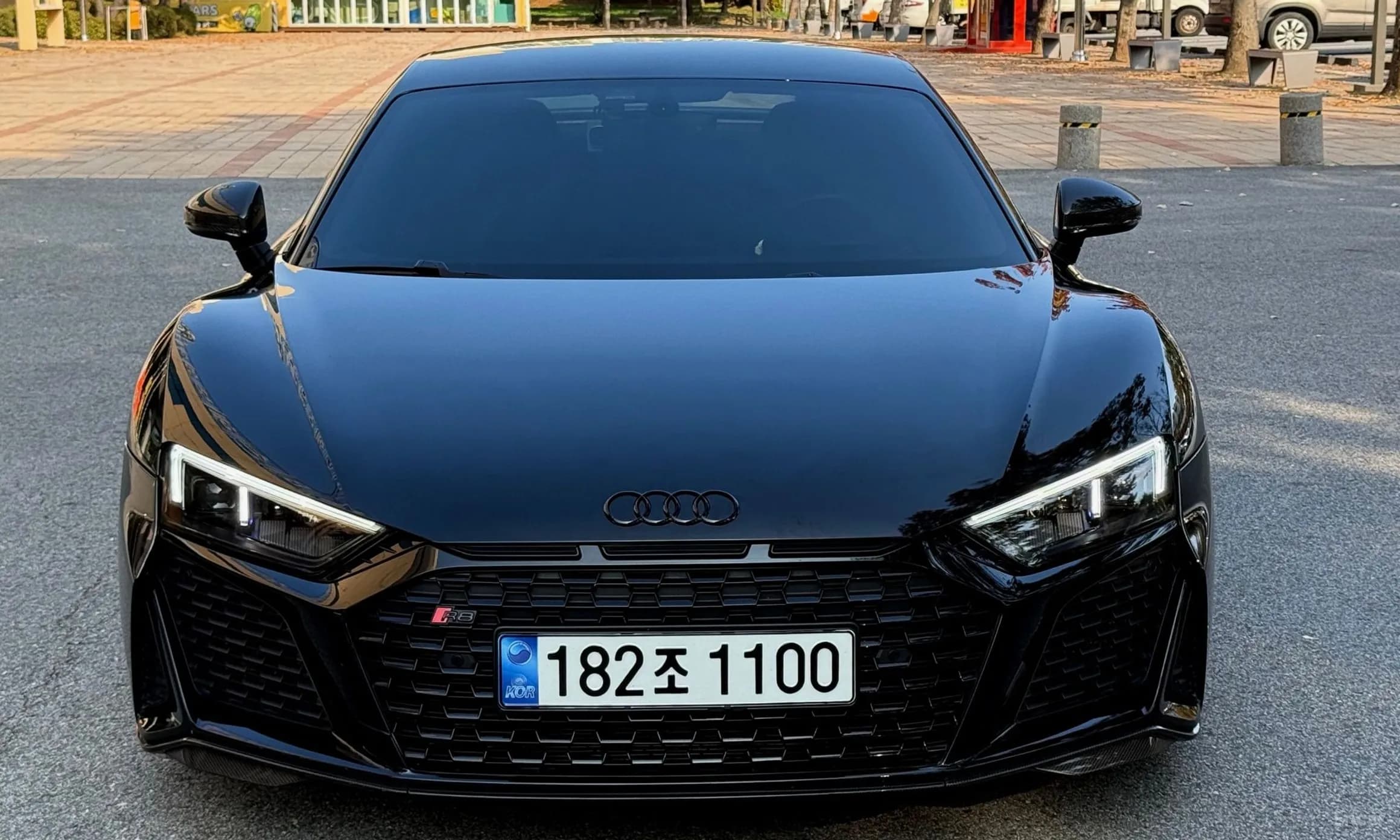 R8 (4S)