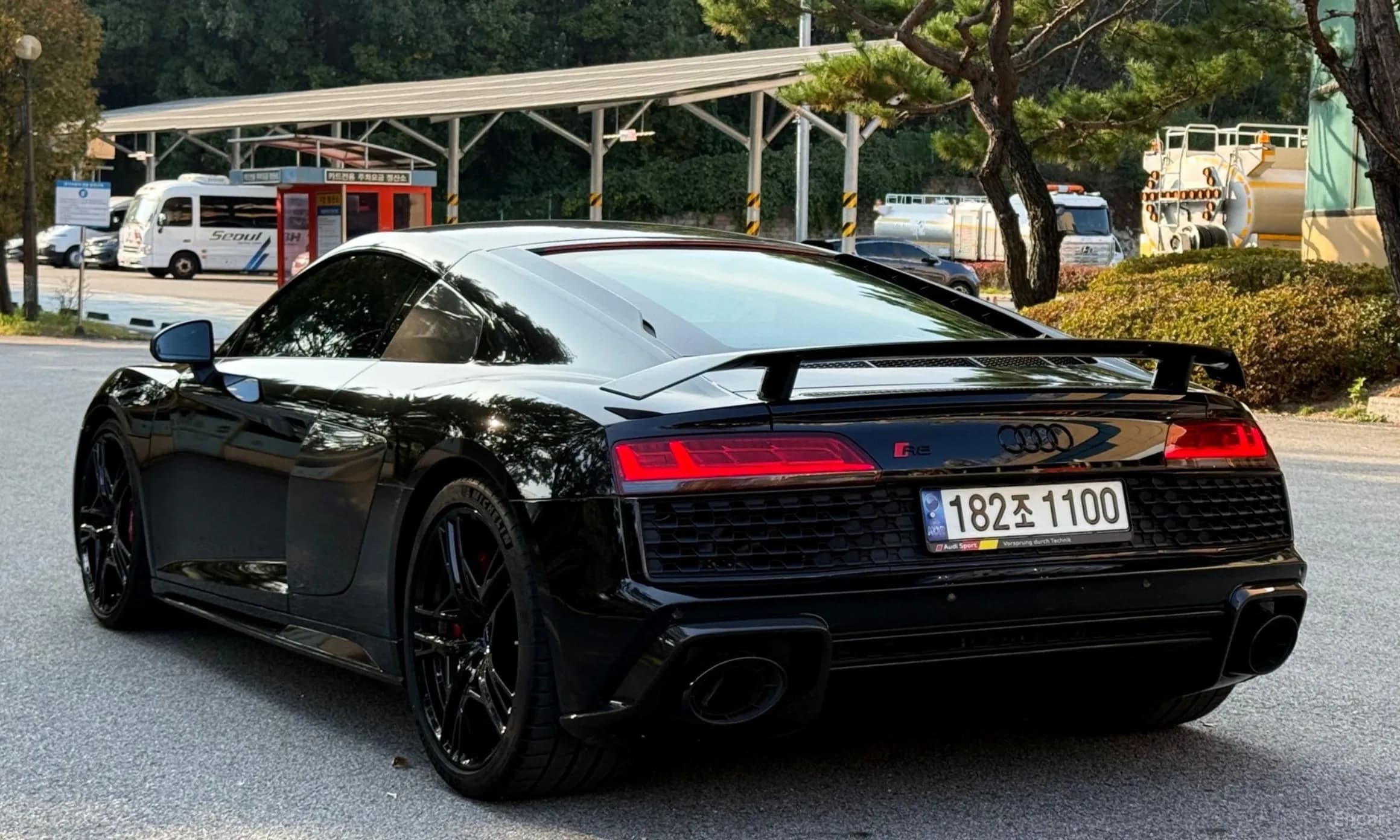 R8 (4S)