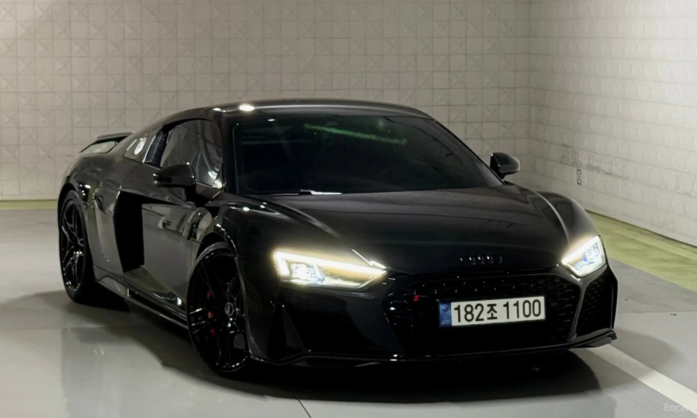 R8 (4S)