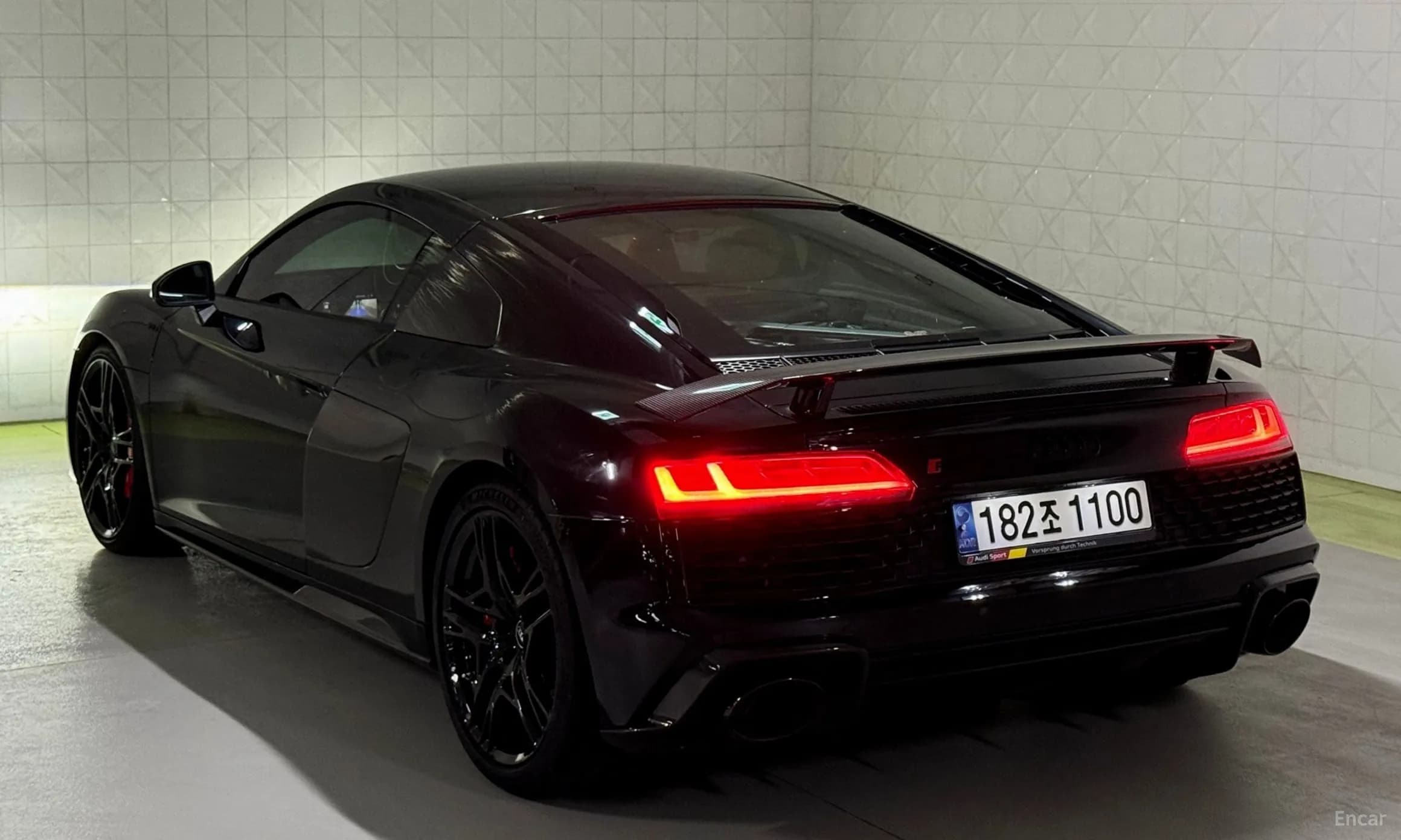 R8 (4S)