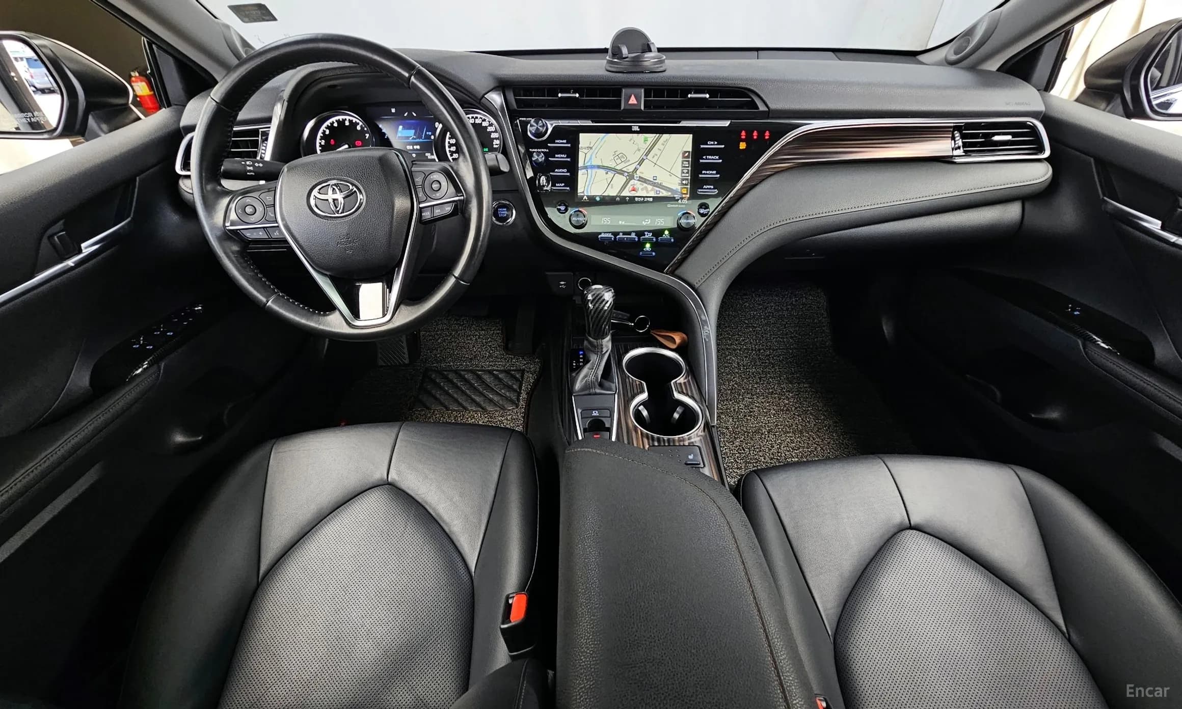 Camry (XV70)