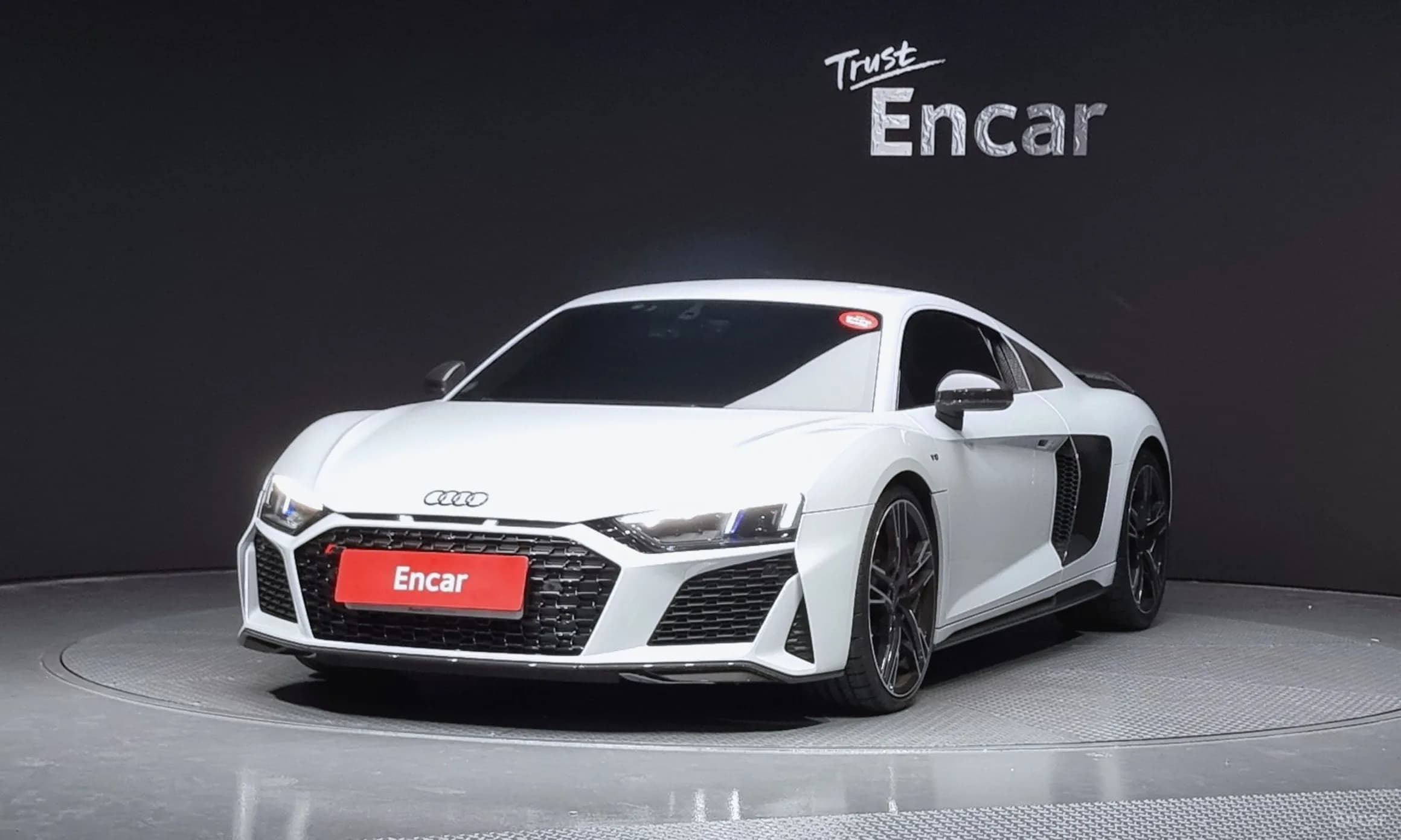 R8 (4S)