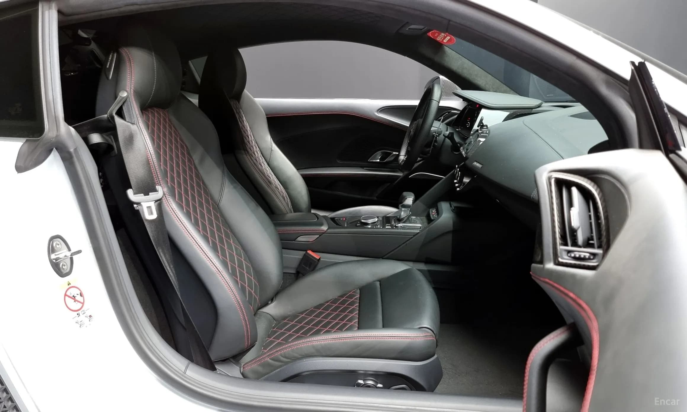 R8 (4S)